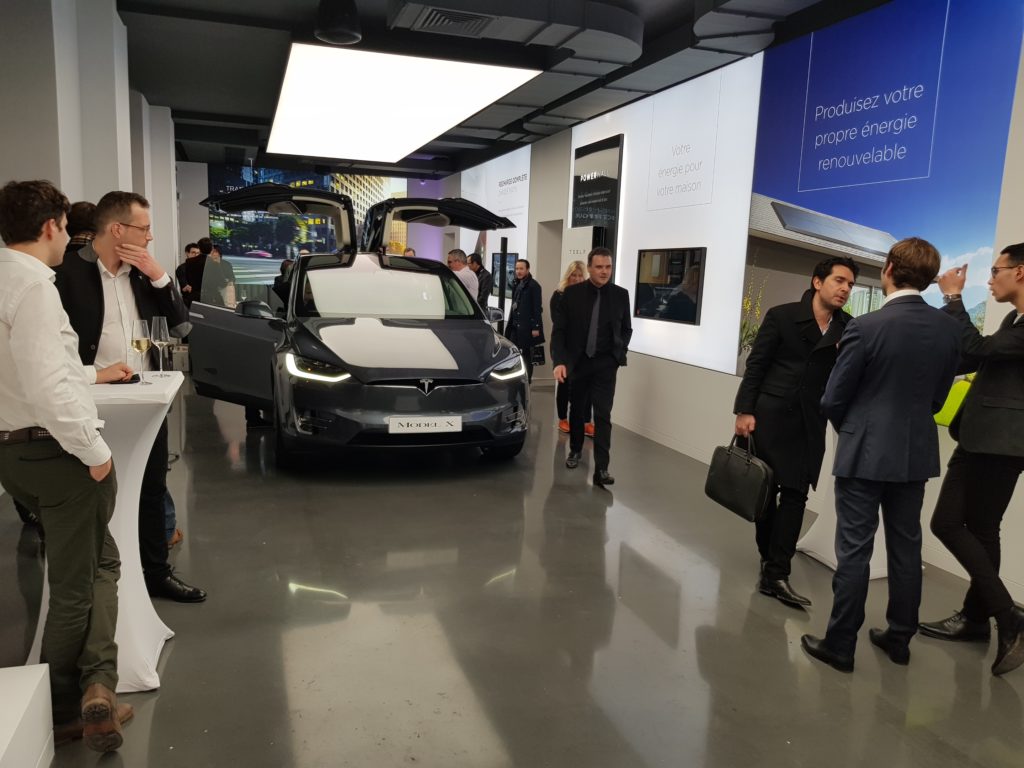 Inauguration du nouveau showroom Tesla dans Paris